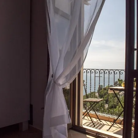 Zelzar Aparthotel 3*